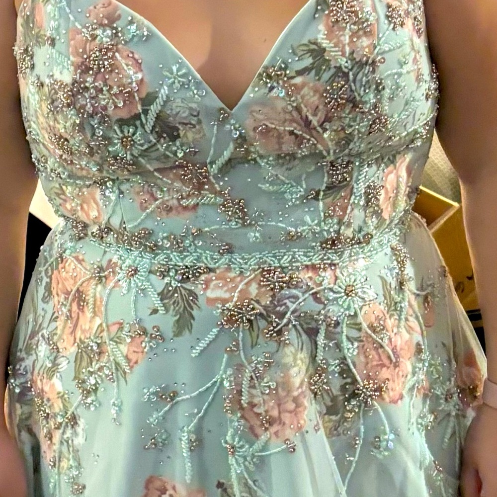 Mac Duggal size 12- PETITE. Mint Green very Sparkly beaded dress. Worn 1x great